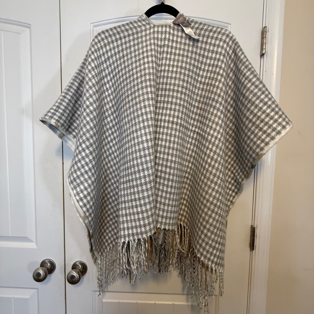 Chicos Reversible Plaid Houndstooth Shawl Cape Poncho Wrap Fringe Tan Grey OS - Picture 5 of 10